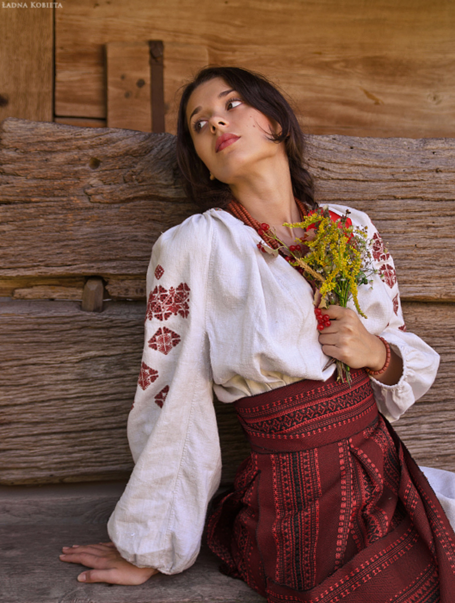 Girls in Slavic costumes in Austin